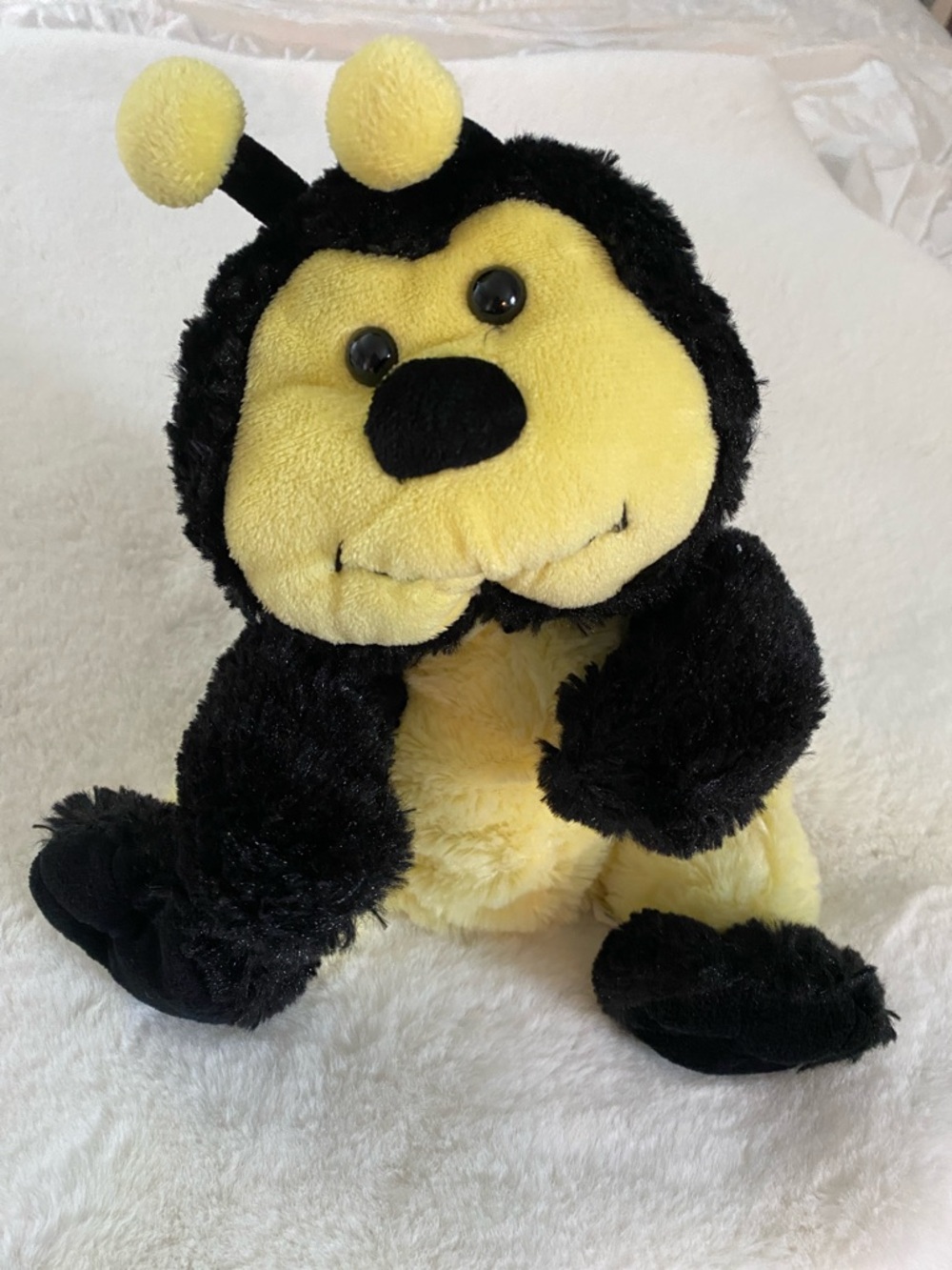 Plush Bumble Bee Stuffed Animal Hand Puppet - NWOT. Cute and Cuddly.